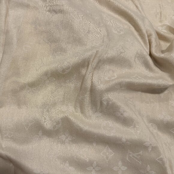 Authentic Louis Vuitton monogram cream scarf - Picture 4 of 7